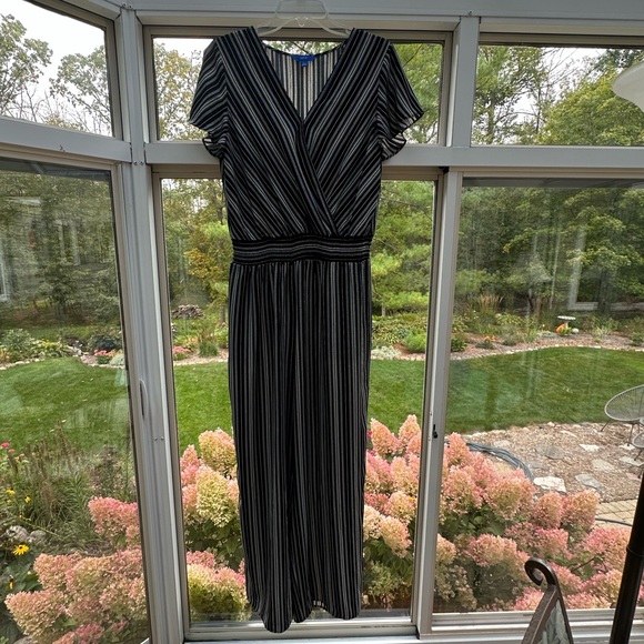 Women’s size large Apt. 9 Jumpsuit - Picture 2 of 4